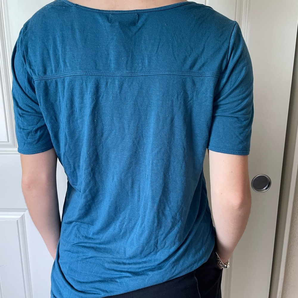 Beautiful blue tee - Picture 2 of 2